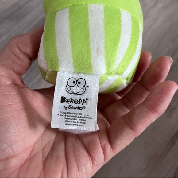 Keroppi Squishmallows Clip 3.5” - Picture 4 of 4
